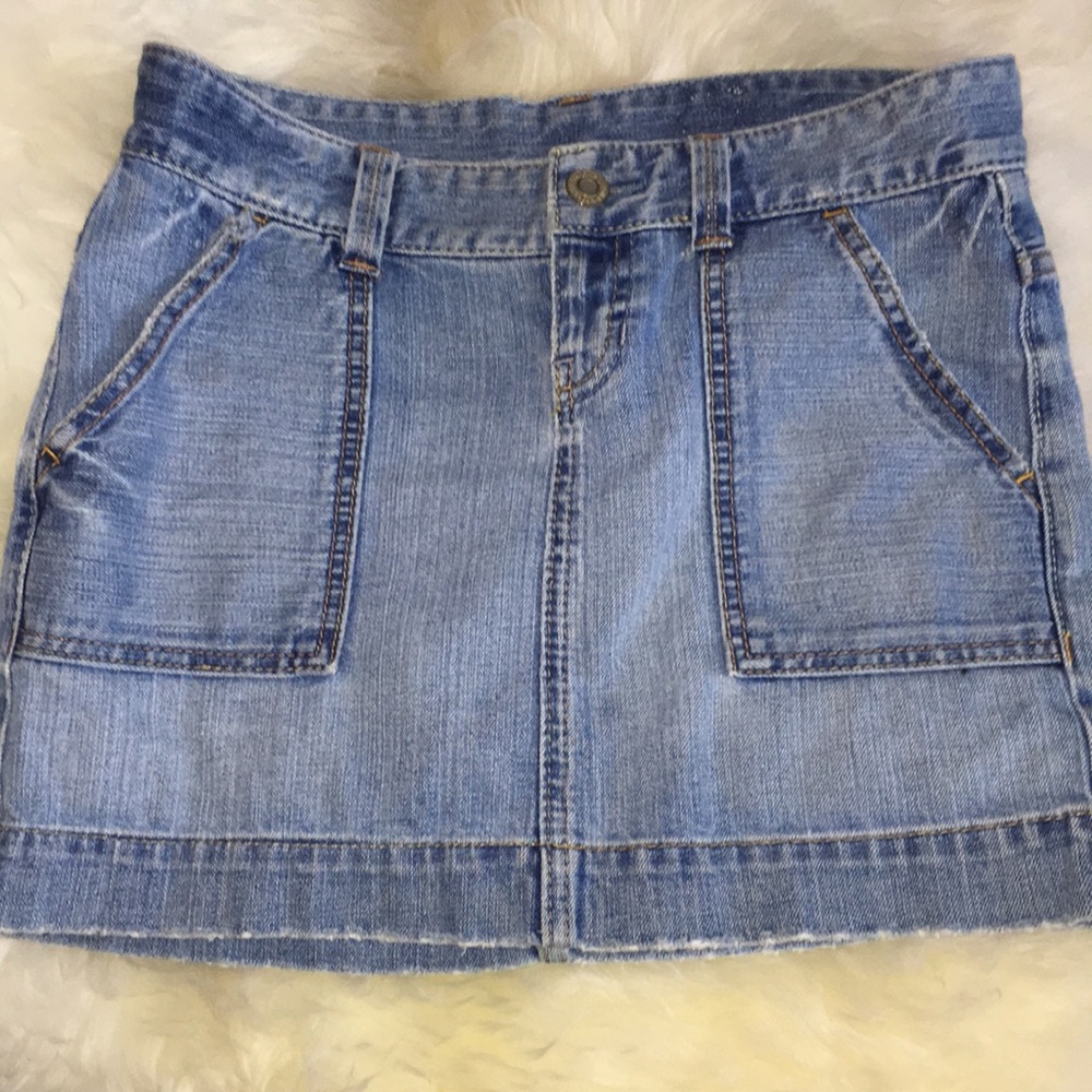 CUTE DISTRESSED GAP DENIM MINI!! Cute faded Blue!